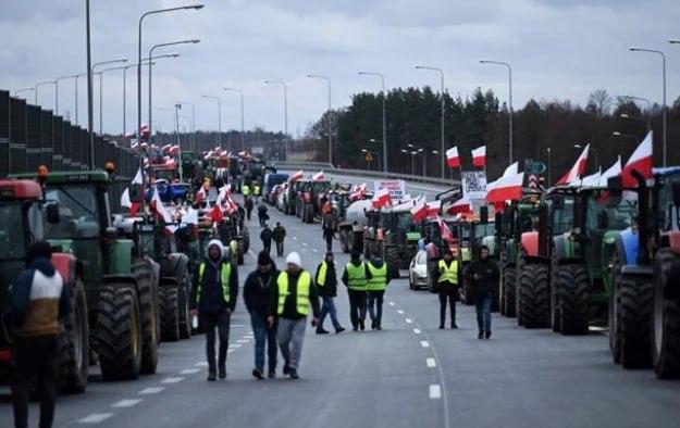 Блокада границы: Польские протестующие полностью перекрыли движение грузовиков на четырех пунктах