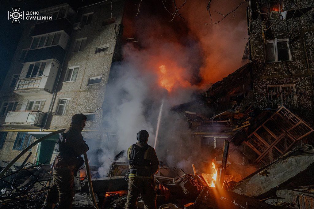 У Сумах рятувальники завершили розбирати завали будинку. Фото: ДСНС