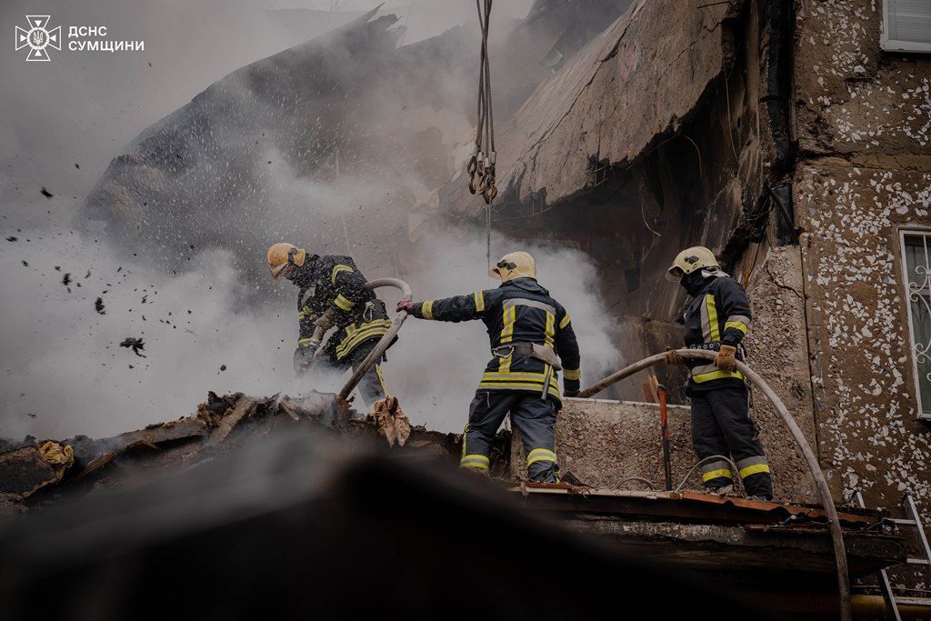 У Сумах рятувальники завершили розбирати завали будинку. Фото: ДСНС