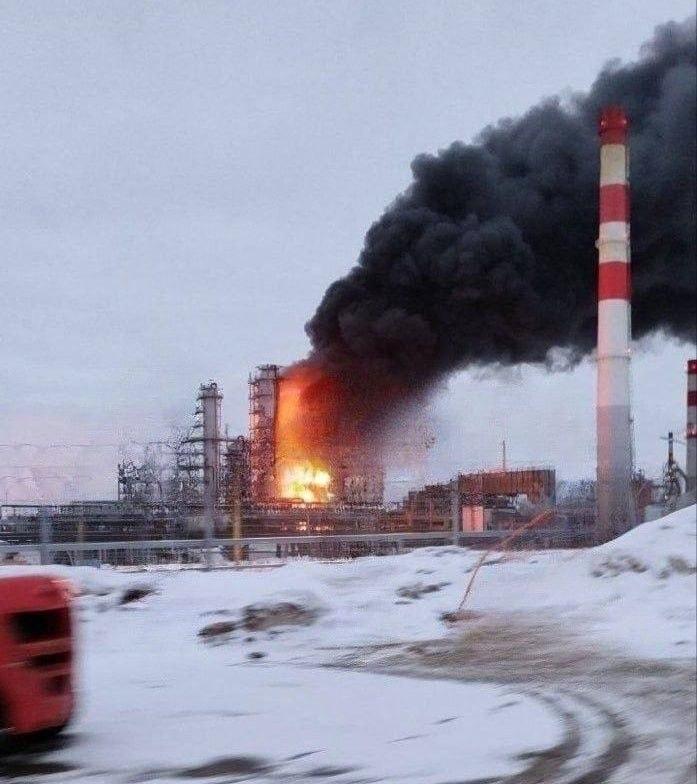 Подобається, як воно горить - удари по нафтових заводах знищують гроші росіян