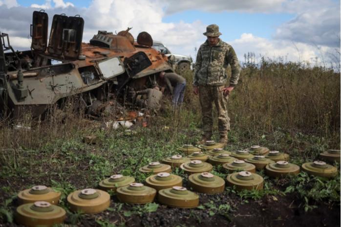 81 бригада показала зачистку окопов россиян с использованием противотанковых мин