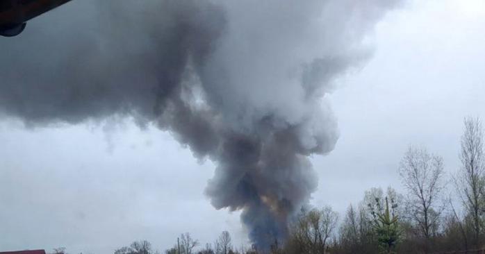 Пожар вспыхнул в районе базы оккупантов в Мариуполе. Фото: Петр Андрющенко