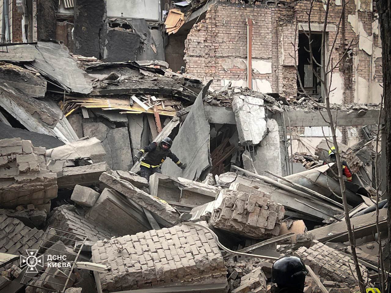 Руйнування в Києві. Фото: МВС