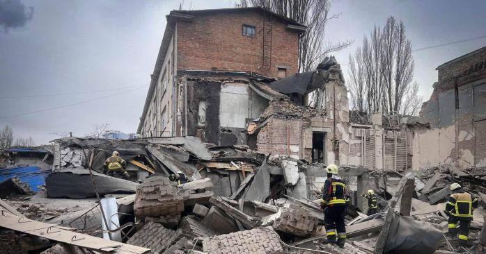 Последствия обстрелов Киева. Фото: ГСЧС