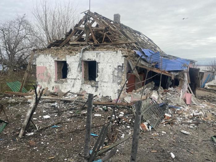 Авіація рф скинула бомби на село в Херсонській області. Фото: ОВА