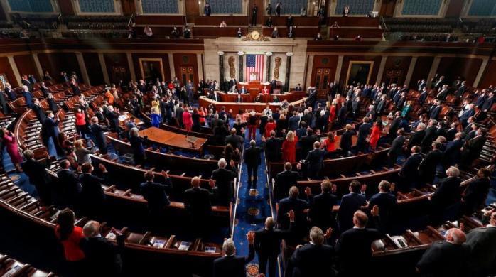 Демократы в Конгрессе оказались в растяжке на фоне заявлений спикера Джонсона о помощи Украине