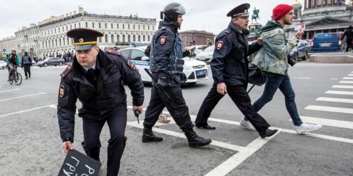 Российские захватчики отрыли полицейскую школу в Мариуполе, фото: «Коммерсантъ»
