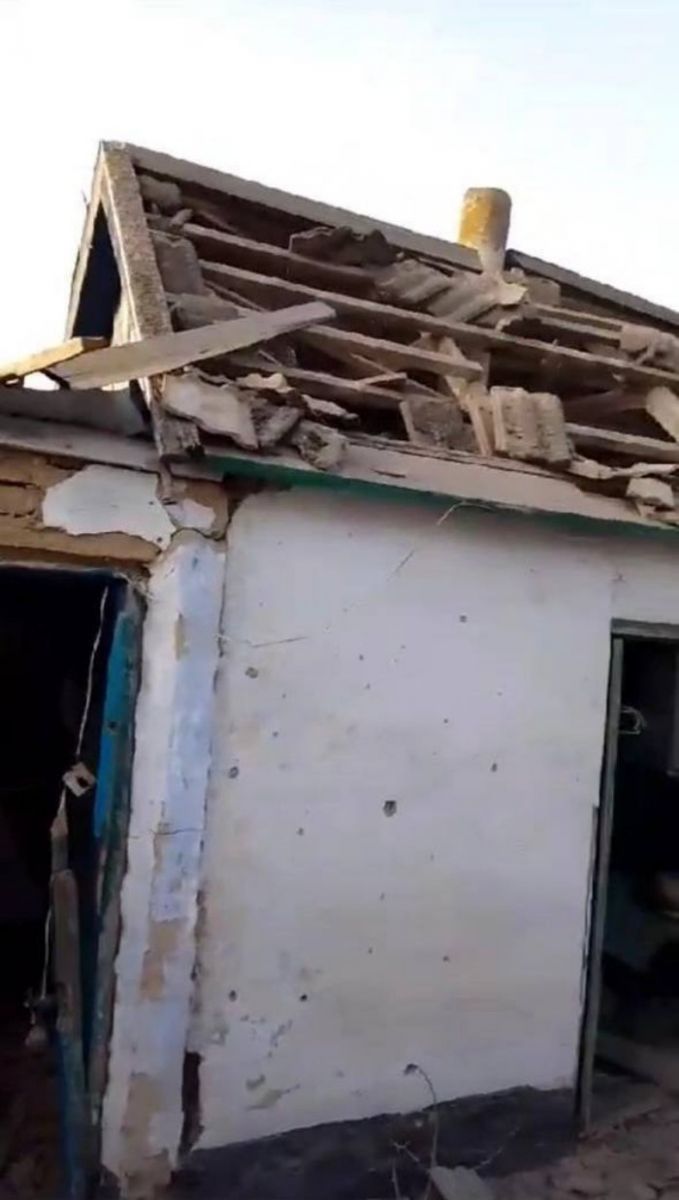 На Херсонщині 10 людей отруїлися продуктами горіння після російського обстрілу, фото: Олександр Прокудін 