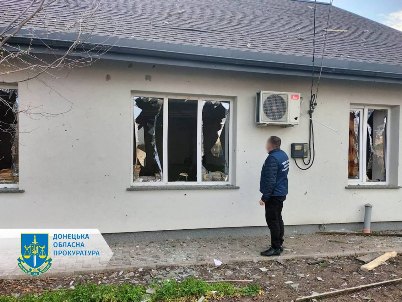 Росіяни вдарили по житловому сектору Покровська. Фото: прокуратура
