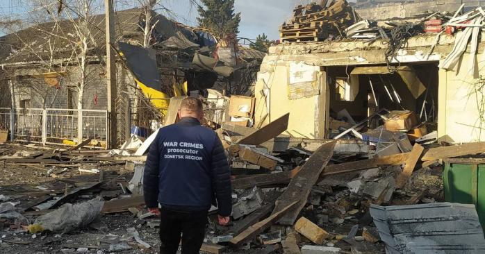 Россияне ударили по жилому сектору Покровска. Фото: прокуратура