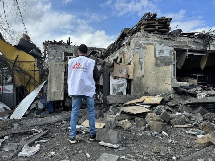 Российские нацисты разбомбили офис "Врачей без границ" в Покровске