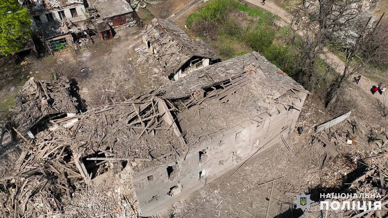 Наслідки бомбардування Костянтинівки. Фото: НПУ, ДСНС