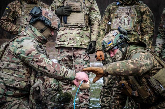 Противник перевищує нас у 7-10 разів, у нас брак особового складу, заявили військові у Раді