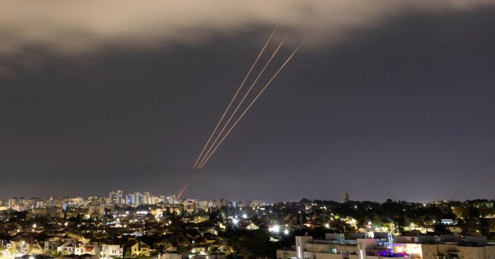 Иран нанес массированный удар по Израилю. Фото: