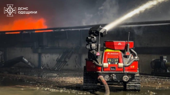 Тактичного пожежного робота Magirus Wolf R1 задіяли на Одещині, фото: ДСНС