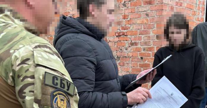 Агент рф шпионила за понтонными переправами ВСУ в Донецкой области. Фото: