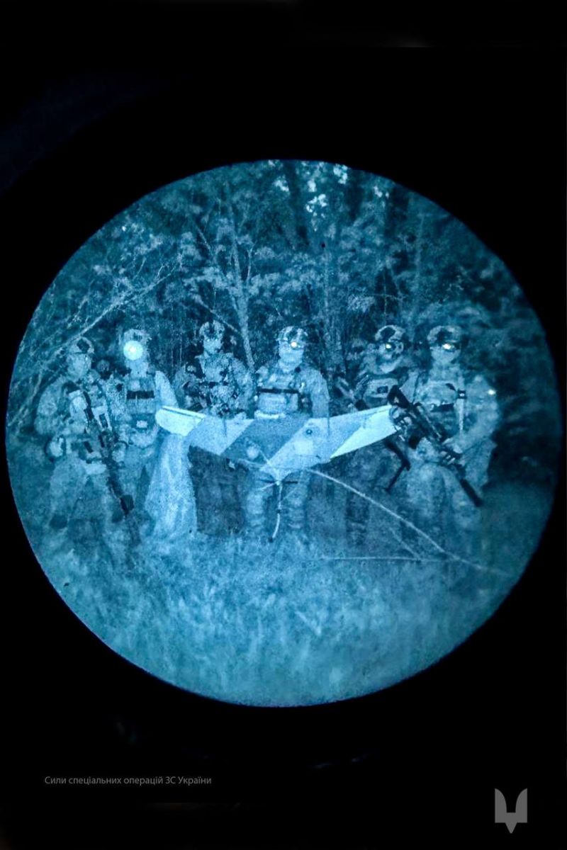 Захисники приземлили російський дрон «Тахіон». Фото: ССО