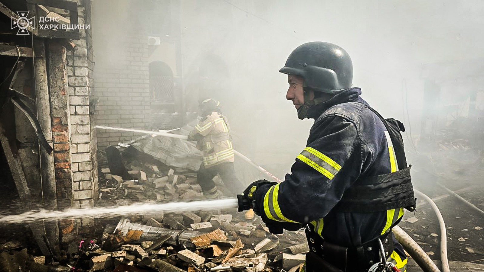 Наслідки бомбардувань у Харкові. Фото: ДСНС