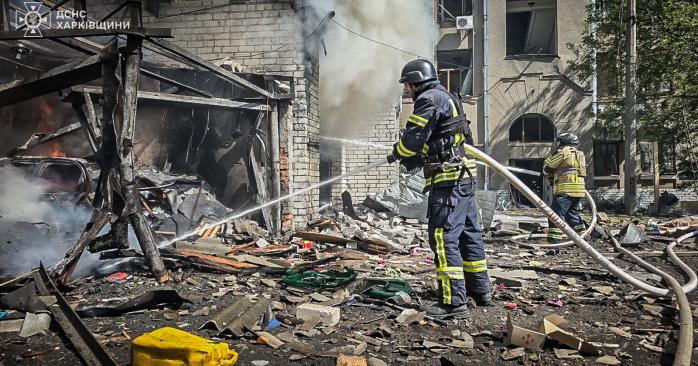 Наслідки бомбардувань у Харкові. Фото: ДСНС