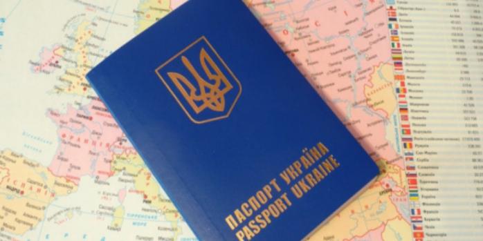 За кордоном поновили видачу українських документів, фото: Луцька міська рада