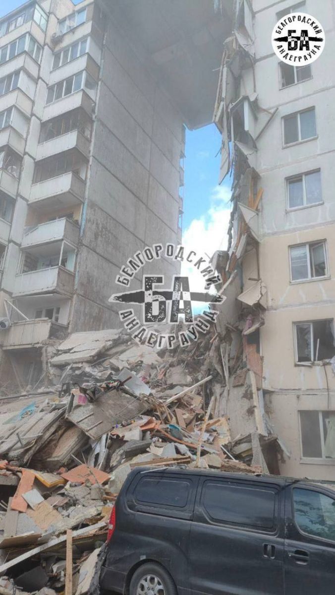 Під’їзд 10-поверхівки обвалився у Бєлгороді. Фото: місцеві пабліки