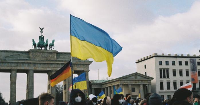 Працевлаштовані українці зможуть залишатися у Німеччині. Фото: 