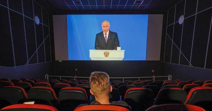 Бюджетників на ТОТ змушують переглядати пропагандистські фільми, фото: «РБК»