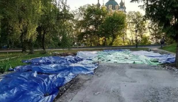 В Киеве снесли незаконный «храм-МАФ» УПЦ МП на территории Национального музея истории Украины