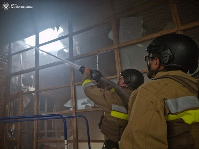 Наслідки російського удару по Очакову, фото: ДСНС