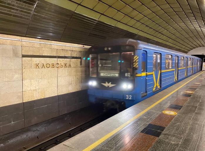 В метро Киева увеличат интервалы поездов из-за мобилизованных работников