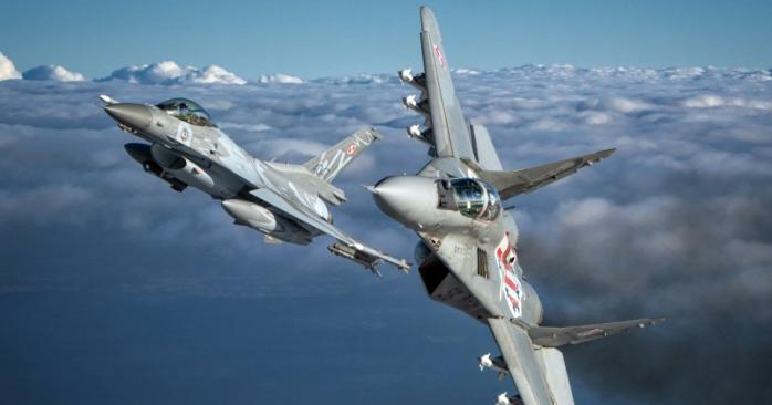 Данія дозволить Україні атакувати військові цілі в рф з F-16. Фото: 