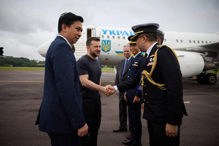 Зеленский прибыл в Сингапур