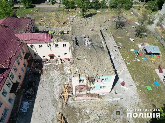 Российские нацисты сбросили две КАБ на Мирноград - "денацифицировали" детский сад и многоэтажки