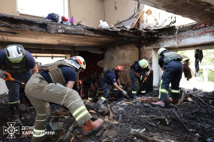 Знайшли тіло дев'ятої загиблої людини внаслідок російського удару по Новобаварському району Харкова