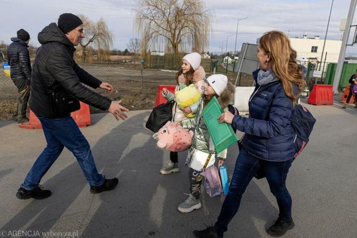 Безуглая предлагает уклонистам за границей отказаться от гражданства Украины - ей ответили