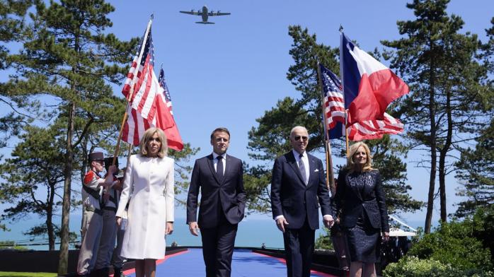 Байден на торжествах по случаю 80-летия высадки союзников в Нормандии упомянул об Украине (ВИДЕО)