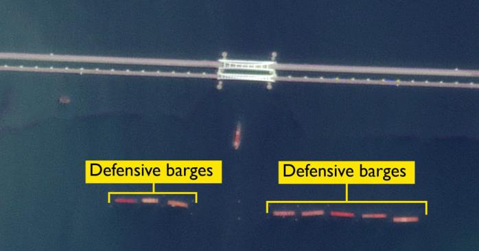 Оккупанты пытаются баржами защитить Крымский мост. Фото: британская разведка