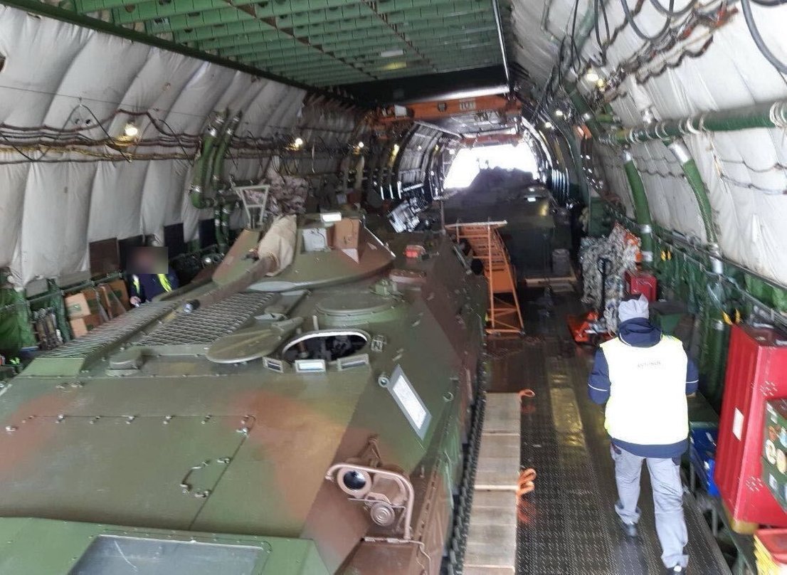 Україна отримала від Словенії військову техніку. Фото: 24UR