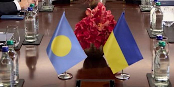 Флаги Палау и Украины, фото: Офис президента