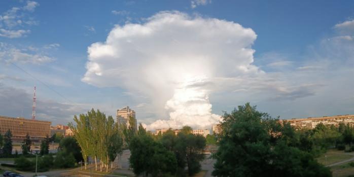 Над Запорожьем зафиксировали аномальное облако, фото: Запорожский областной центр по гидрометеорологии