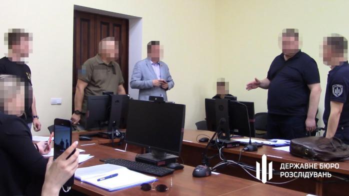 Суд призначив заставу командувачу сил тероборони "Південь", який змушував військових будувати його маєток