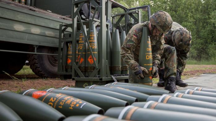 Влада Німеччини розмістила найбільше держзамовлення на снаряди калібру 155 мм, у тому числі для України