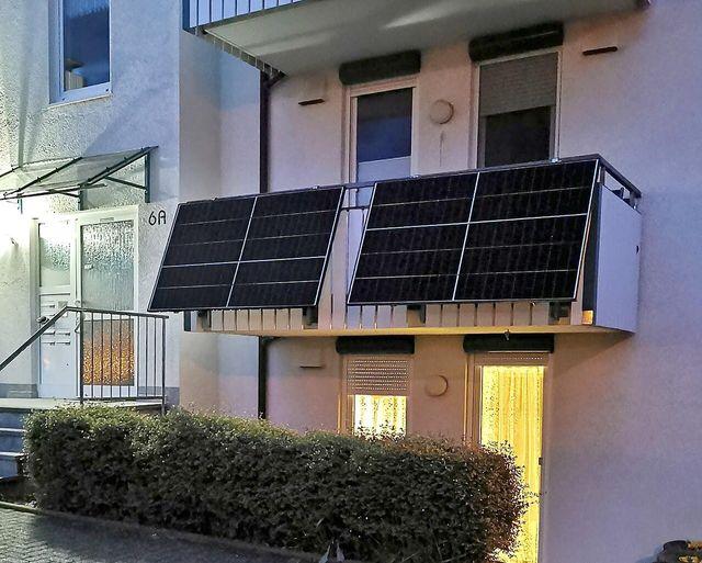 Зеленський доручив уряду спростити встановлення сонячних панелей та акумуляторів для людей