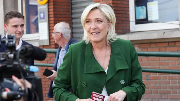 Партия Марин Ле Пен может получить абсолютное большинство мест во французском парламенте