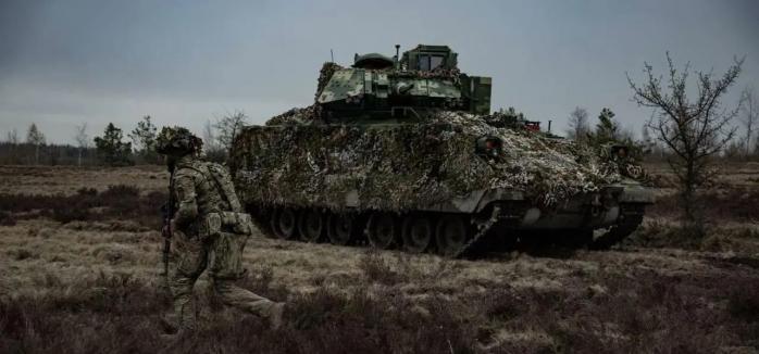 Російська бронетехніка масово програє на полі бою американським БМП Bradley