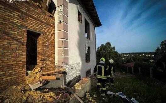 В Василькове из-за атаки рф повреждены 100 частных домов, шесть многоэтажек и больница