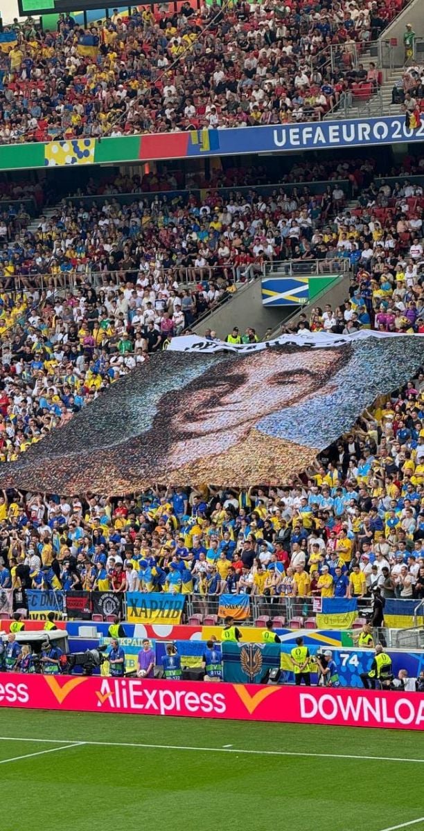 Вболівальники на Євро-2024 розгорнули особливий банер. Фото: соцмережі