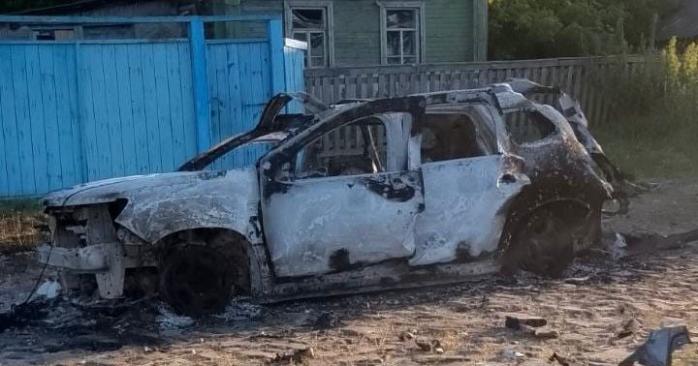 Дрон атаковал авто полицейских в Сумской области. Фото: Нацполиция