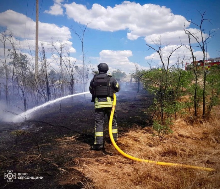 Наслідки російських обстрілів Херсонщини, фото: ДСНС