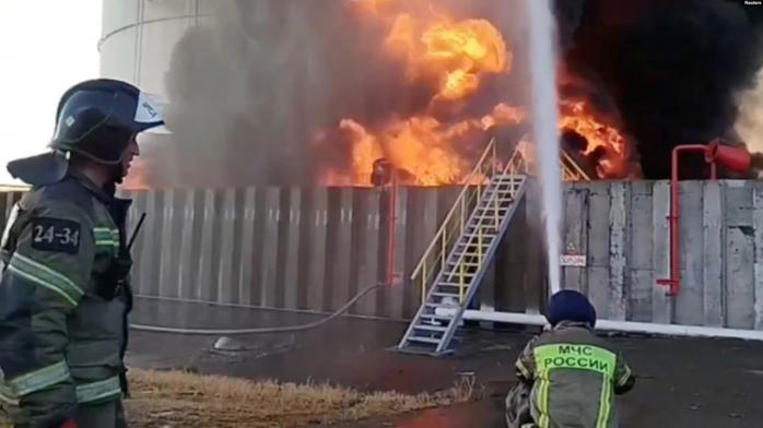 Пожар на авиационно-технической базе в российском Курске виден на спутниковом фото